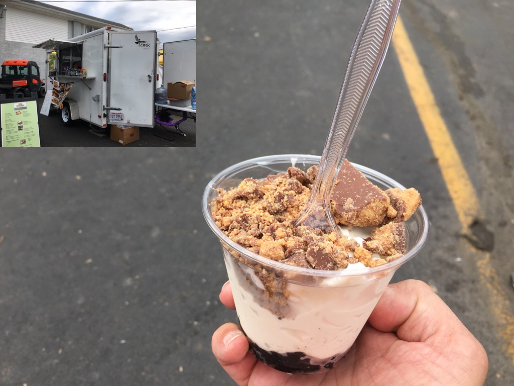 An excellent dessert: cheesecake in a cup with Reese’s Cups #HCF19