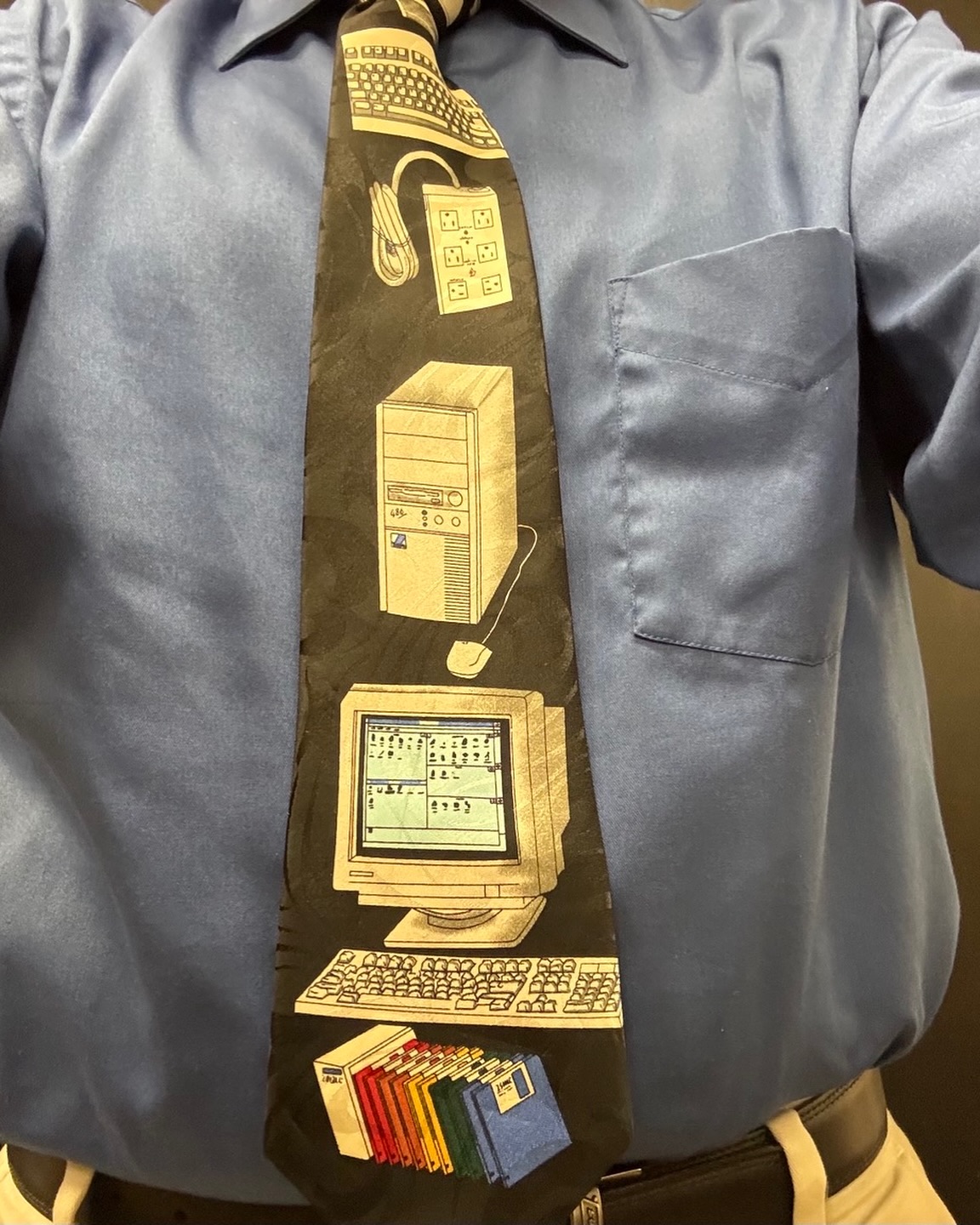 This tie is an example of peak tech in the 90s

#technology #tbt #tech #90s